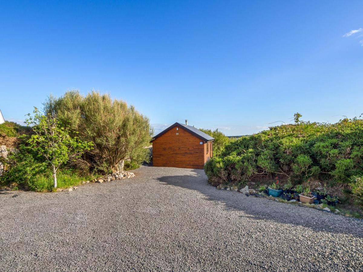 Seaside Log Cabin, Carna Villa Екстериор снимка